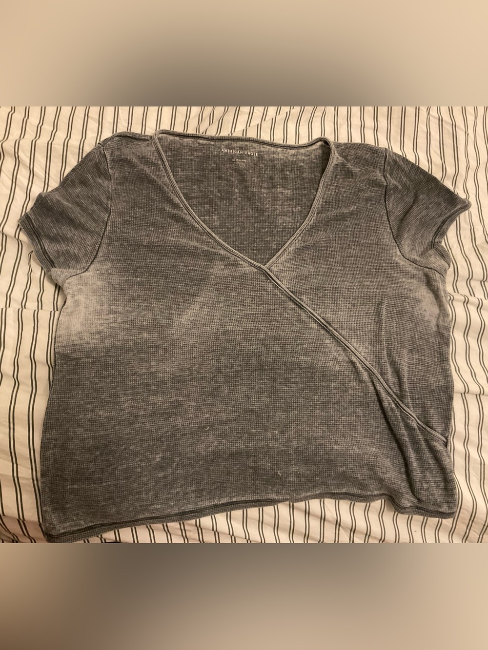 ae distressed vneck top xxl